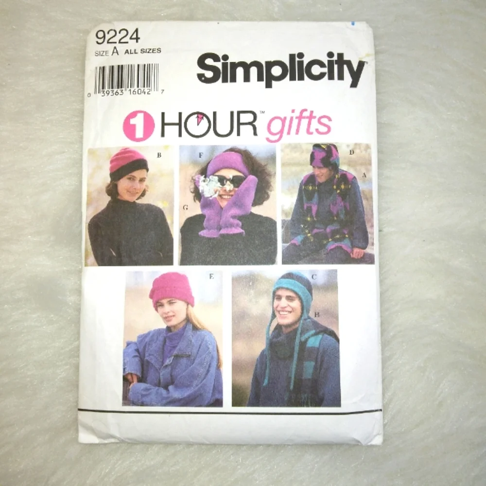 SIMPLICITY 9224 One Hour Gifts Hats In 5 Styles, Scarf, Mittens, Headband, Vest